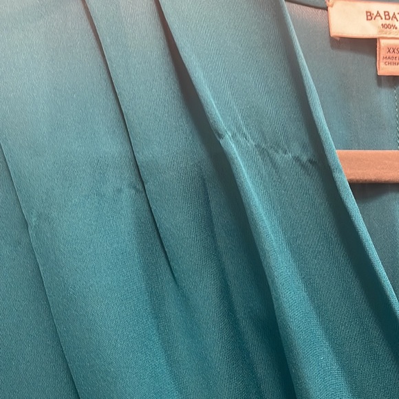 Beautiful emerald green 100% silk dress from Babaton - Picture 3 of 4